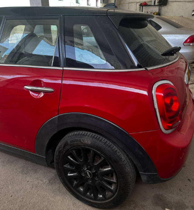 https://images10.gaadi.com/usedcar_image/4628034/original/a2b2fae3047dc219a6c99e63bcc4965e.png?imwidth=6401