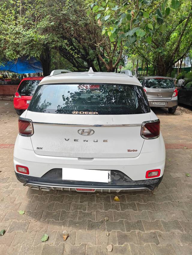 https://images10.gaadi.com/usedcar_image/4628036/original/processed_299325180786fc950ce1b0c0aed5faa1.jpg?imwidth=6402