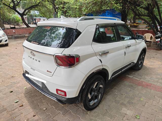 https://images10.gaadi.com/usedcar_image/4628036/original/processed_6d7ec10a79946b69b13731582c7a66cd.jpg?imwidth=6401