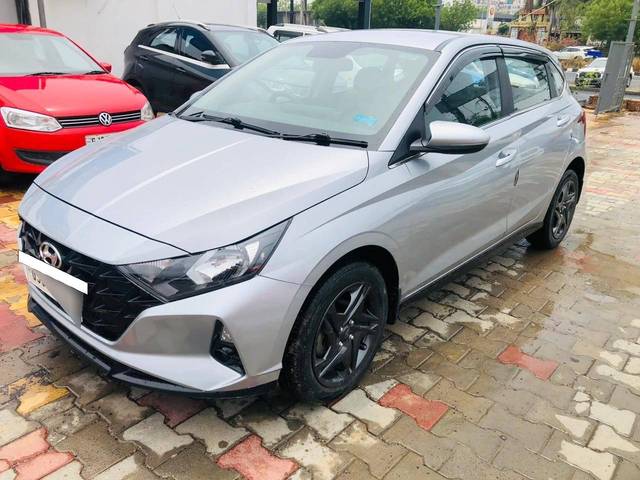https://images10.gaadi.com/usedcar_image/4628043/original/processed_7b141338-9e31-4c0f-8fec-0b6e8b8534a8.jpg?imwidth=6400