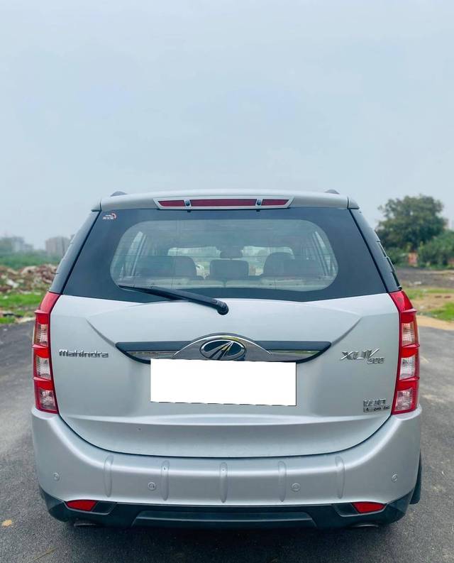 https://images10.gaadi.com/usedcar_image/4628047/original/processed_41b18fba-f01a-4e1e-a45e-1dbd170a0e01.jpg?imwidth=6402
