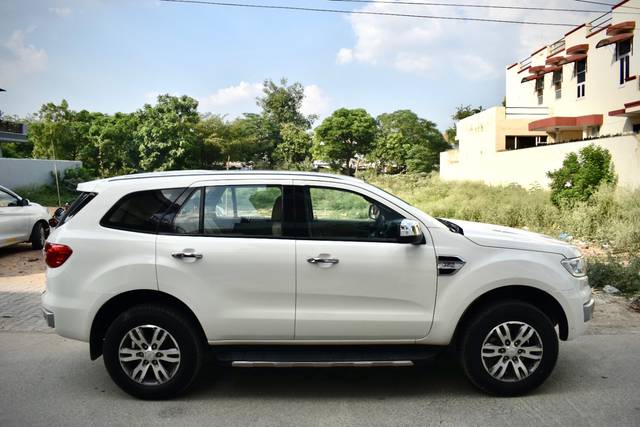 https://images10.gaadi.com/usedcar_image/4628048/original/22dbcad2d0ac662ee740c7c4d85639e1.jpg?imwidth=6401
