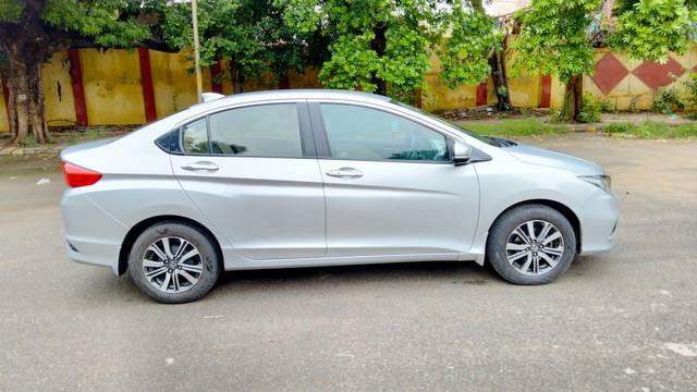 https://images10.gaadi.com/usedcar_image/4628049/original/6c87d3a5316633872331c11be90ff798.jpg?imwidth=6401