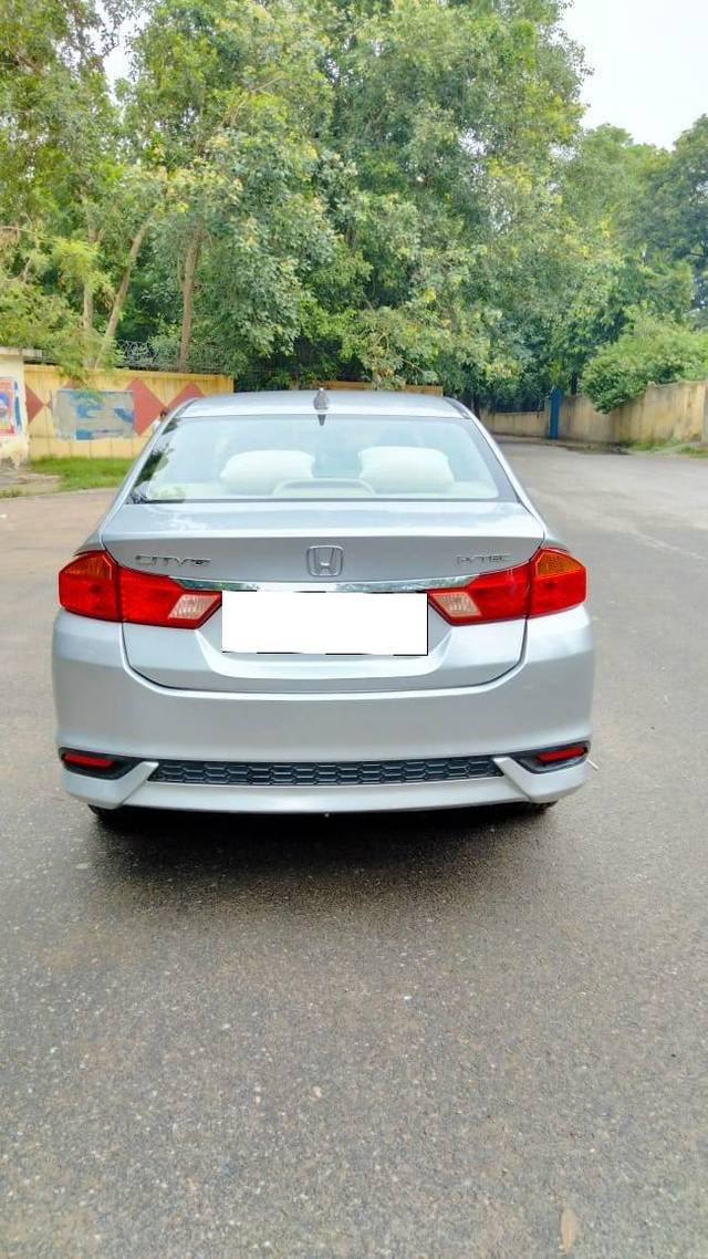 https://images10.gaadi.com/usedcar_image/4628049/original/processed_52b7c16f36999760e98eec89531044ce.jpg?imwidth=6402