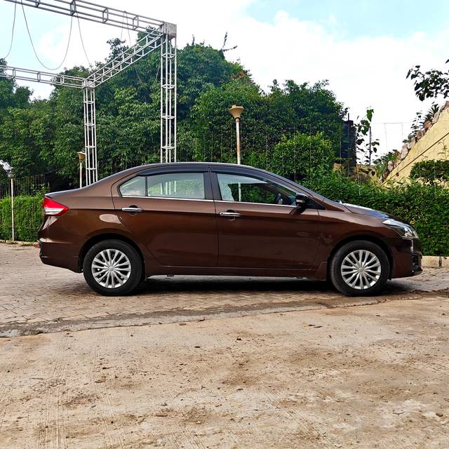 https://images10.gaadi.com/usedcar_image/4628061/original/dfbf2e9a8791d22a9fc1fbd901d50e54.jpg?imwidth=6401