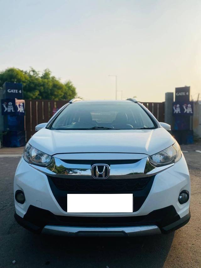 https://images10.gaadi.com/usedcar_image/4628121/original/processed_52711c6a-c509-492a-bedc-8665697b3b54.jpg?imwidth=6400