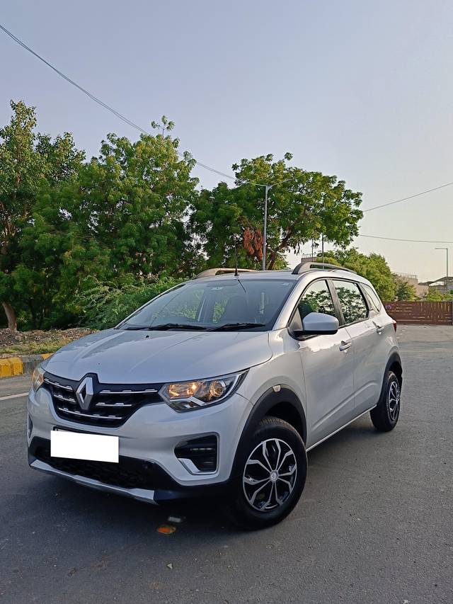 https://images10.gaadi.com/usedcar_image/4628130/original/processed_a775e9d4-b8ab-4a1c-aa5c-489f27bef0d1.jpg?imwidth=6402