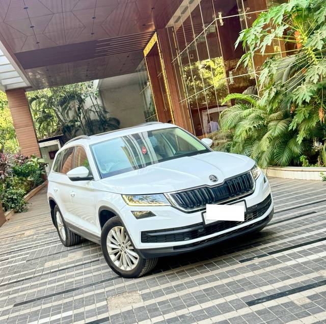 https://images10.gaadi.com/usedcar_image/4628134/original/processed_56cea4d6-9970-42ce-9dc6-6de04447fb66.jpg?imwidth=6400