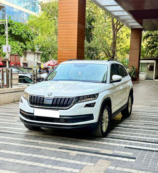 https://images10.gaadi.com/usedcar_image/4628134/original/processed_aee8b5ae-e271-4618-8191-2469ed82af80.jpg?imwidth=6402
