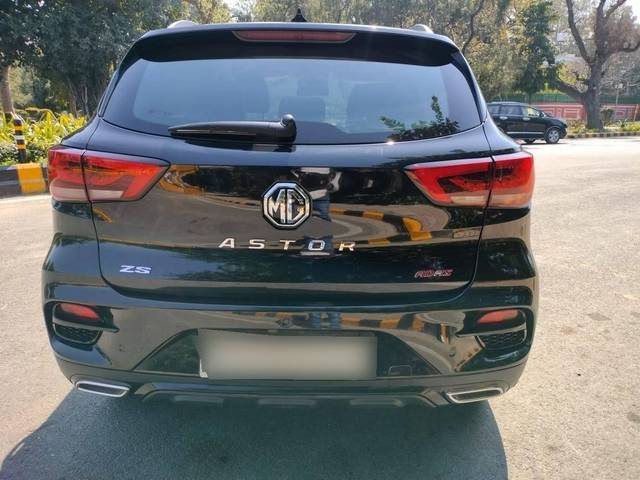 https://images10.gaadi.com/usedcar_image/4628150/original/processed_e05fa7245d323ccca29f2ddb0e6e7d49.jpg?imwidth=6402