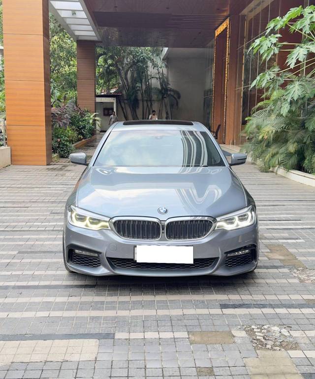 https://images10.gaadi.com/usedcar_image/4628151/original/processed_95ae88c8-8aef-43ca-b7e5-f5bceeea07bc.jpg?imwidth=6402