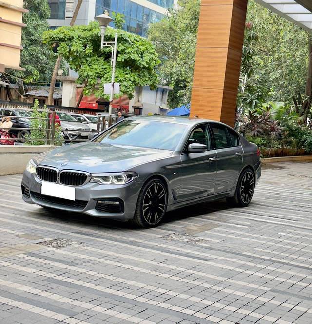 https://images10.gaadi.com/usedcar_image/4628151/original/processed_ebefe1cc-8b72-4dcd-9688-a0ce5a9e9ce1.jpg?imwidth=6401