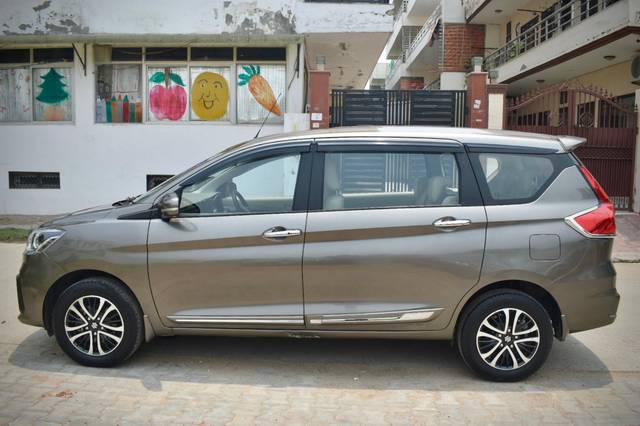 https://images10.gaadi.com/usedcar_image/4628168/original/90a5e95f2fa1a67e2ab1cc1641aa6f45.jpg?imwidth=6402