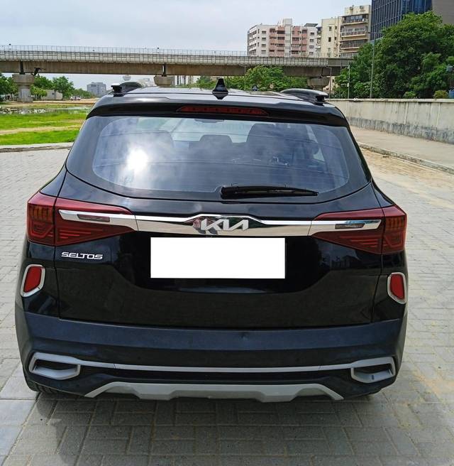 https://images10.gaadi.com/usedcar_image/4628218/original/processed_6b2a35a90bdacc5650f8a4fe9d623b4e.jpg?imwidth=6402