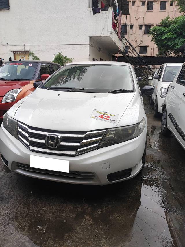 https://images10.gaadi.com/usedcar_image/4628219/original/processed_bdd2c9cf-f7a3-4804-81f7-17a6c2091983.jpg?imwidth=6400