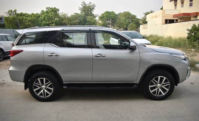 https://images10.gaadi.com/usedcar_image/4628226/original/78e8f179857083ad81926456215a07f3.jpg?imwidth=6401