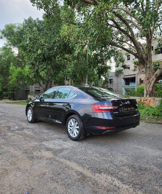 https://images10.gaadi.com/usedcar_image/4628227/original/processed_3618337add6f41554d9ec3fbeb215e42.jpg?imwidth=6402