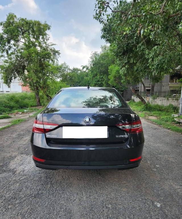 https://images10.gaadi.com/usedcar_image/4628227/original/processed_580f85b0c2f704873a1aab3016512d6a.jpg?imwidth=6401