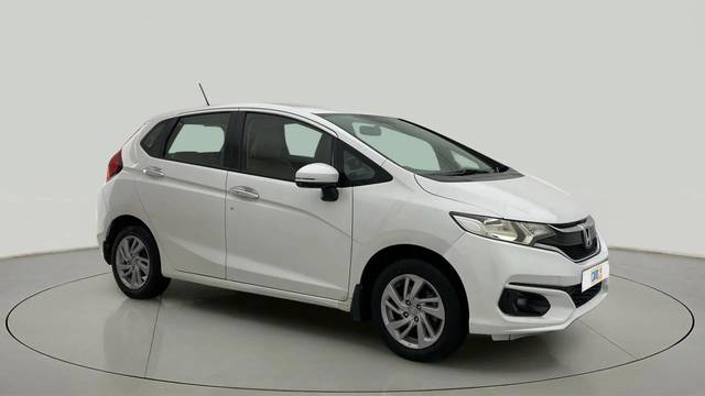 https://images10.gaadi.com/usedcar_image/4628253/original/454a714929df3f95d0cb5f5d5ccbc00d.jpg?imwidth=6400