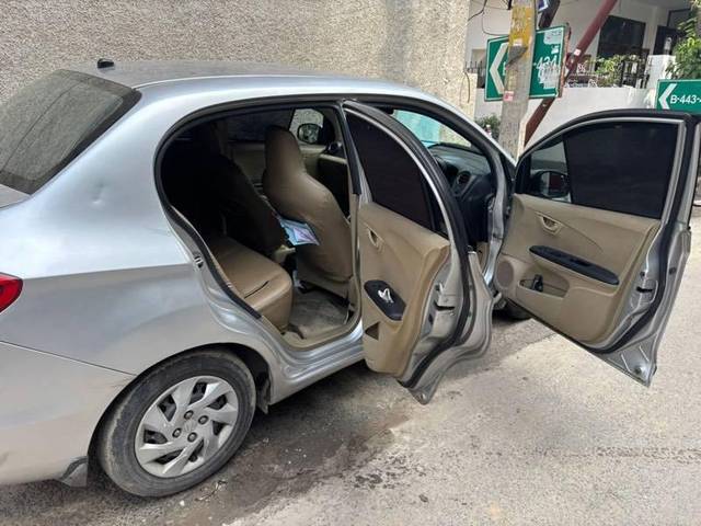 https://images10.gaadi.com/usedcar_image/4628270/original/processed_bd7e4fe4-1407-4e9a-b9fe-064dd5e05f24.jpeg?imwidth=6400