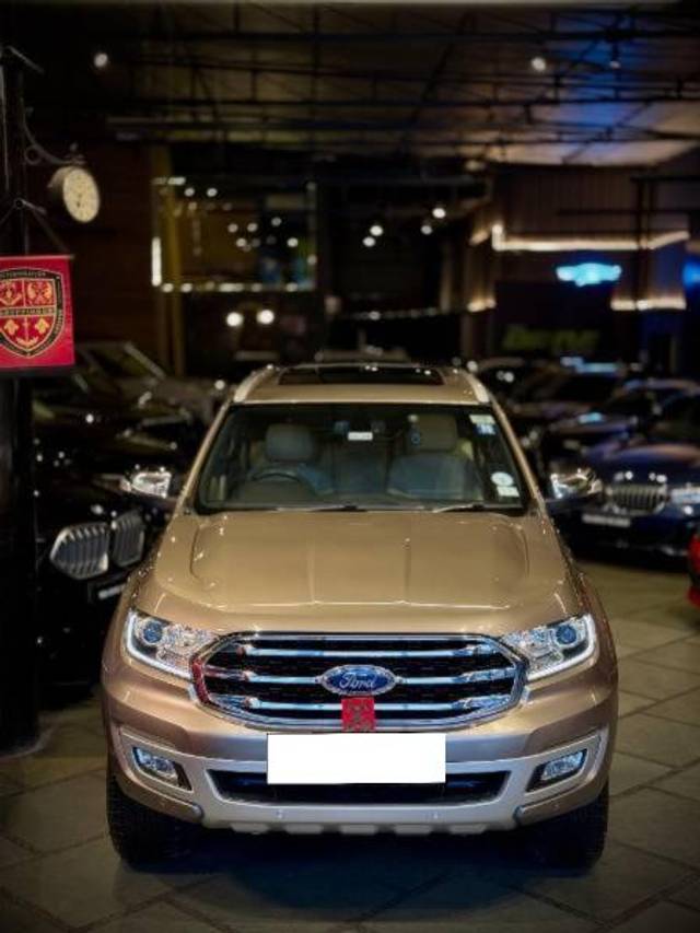 https://images10.gaadi.com/usedcar_image/4628344/original/processed_4525648e-ebe7-4a03-8a42-eb36e23d8eed.jpg?imwidth=6400