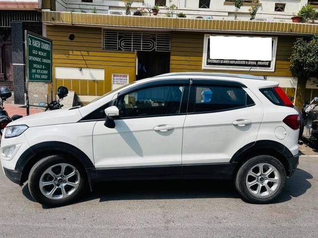 https://images10.gaadi.com/usedcar_image/4628352/original/processed_7918f0b9-c03f-42d8-8615-838947dc10cb.jpeg?imwidth=6402