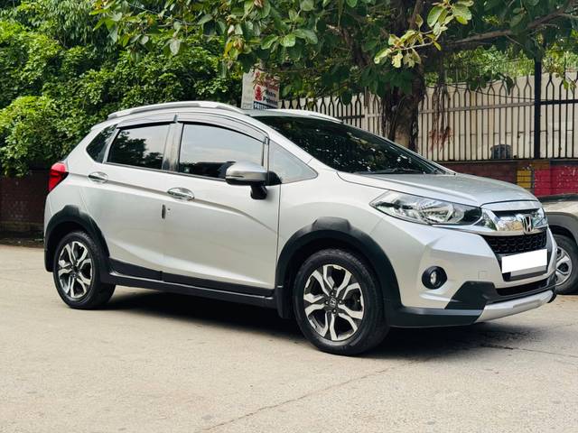 https://images10.gaadi.com/usedcar_image/4628367/original/processed_36a6d46eb7e371db934cbdc4f12d8de7.jpg?imwidth=6400