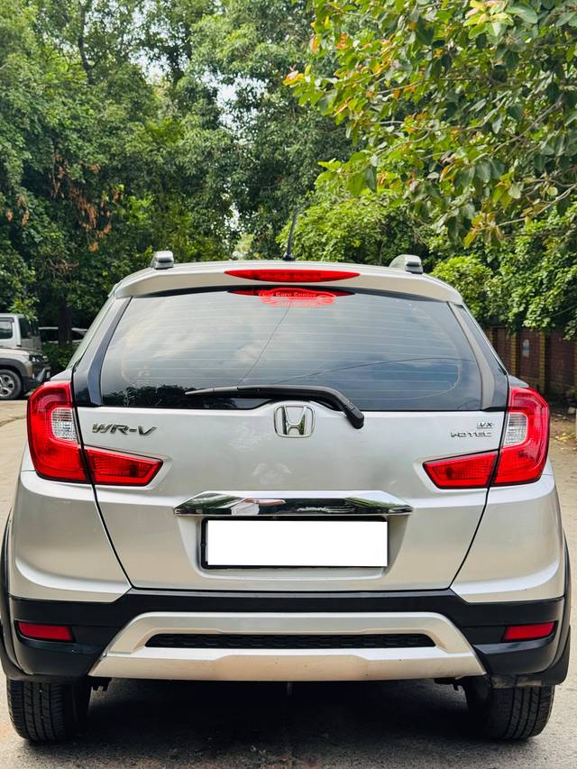 https://images10.gaadi.com/usedcar_image/4628367/original/processed_d3e52840e1986f72f3c54f8e8675e82b.jpg?imwidth=6402