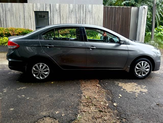 https://images10.gaadi.com/usedcar_image/4628378/original/7358c77ec8f9cccf874c3ed2b485a945.jpg?imwidth=6401