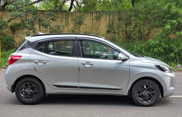 https://images10.gaadi.com/usedcar_image/4628380/original/processed_4ce181621d472f0f89e47e7806521b4a.jpg?imwidth=6401