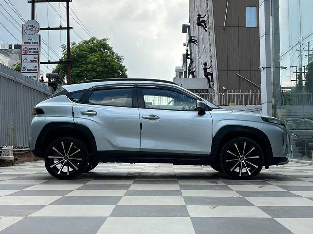 https://images10.gaadi.com/usedcar_image/4628385/original/processed_9cce154452df207608c1f35aaf8d9eb7.jpg?imwidth=6401