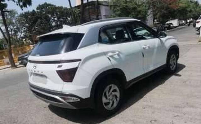 https://images10.gaadi.com/usedcar_image/4628399/original/processed_b98e40ce-c93a-428b-ae06-1256e776c623.jpeg?imwidth=6401