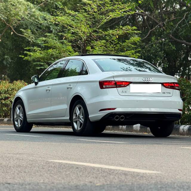 https://images10.gaadi.com/usedcar_image/4628409/original/processed_3da9b51c754eb0a9533a025adefa28f7.jpg?imwidth=6402