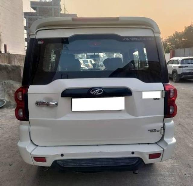 https://images10.gaadi.com/usedcar_image/4628410/original/processed_ff816703d42e86b68281b4087f491f35.jpg?imwidth=6401