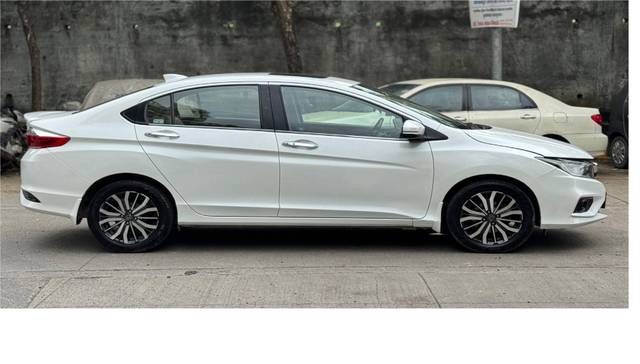 https://images10.gaadi.com/usedcar_image/4628413/original/processed_88a65781d584d00841ae6b9511b0ce16.jpeg?imwidth=6401