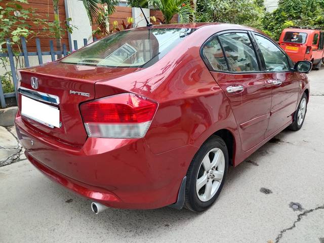 https://images10.gaadi.com/usedcar_image/4628457/original/processed_9ed0408b9d5e9e0b4fe47cf7ed43703f.jpg?imwidth=6401