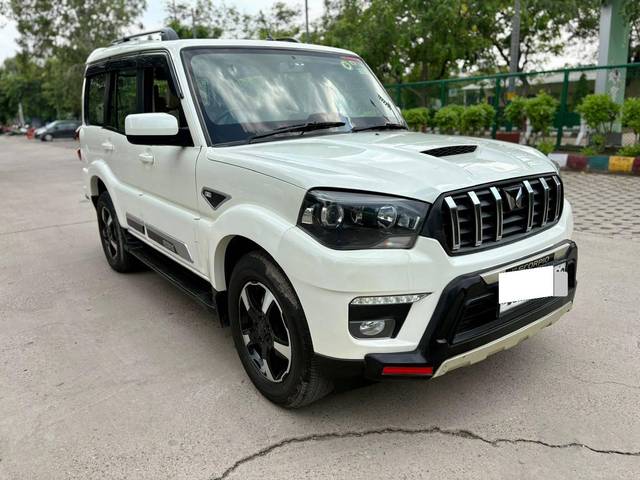 https://images10.gaadi.com/usedcar_image/4628470/original/processed_af6d356f5f2b2885566b1cdebee4bfd6.jpg?imwidth=6400