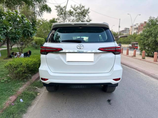 https://images10.gaadi.com/usedcar_image/4628471/original/processed_5d9af25b61b89e1472a7154a69274e5c.jpg?imwidth=6401