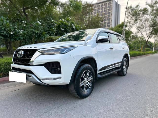 https://images10.gaadi.com/usedcar_image/4628471/original/processed_8732639756ae9798ac01205db438d492.jpg?imwidth=6402