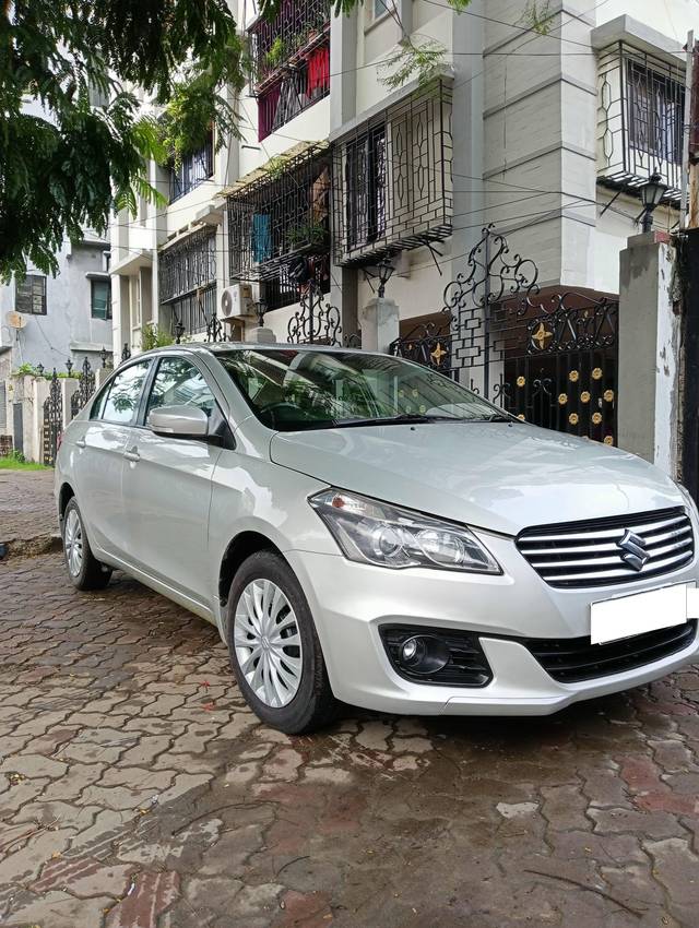 https://images10.gaadi.com/usedcar_image/4628503/original/processed_0ce1adeeda0950692fdb1adf5bab5ae5.jpg?imwidth=6400