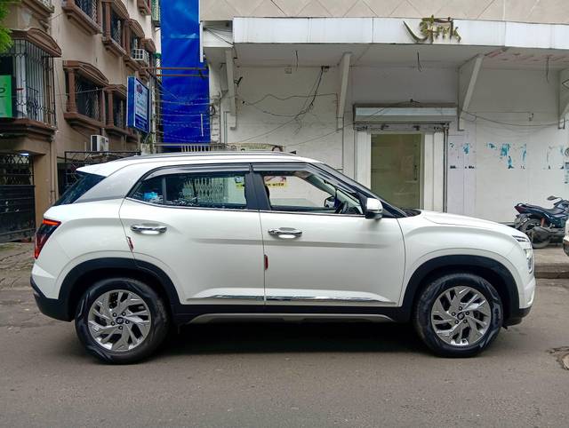 https://images10.gaadi.com/usedcar_image/4628538/original/processed_fae8db8f357bad55e171e2a3bf02ca1e.jpg?imwidth=6401
