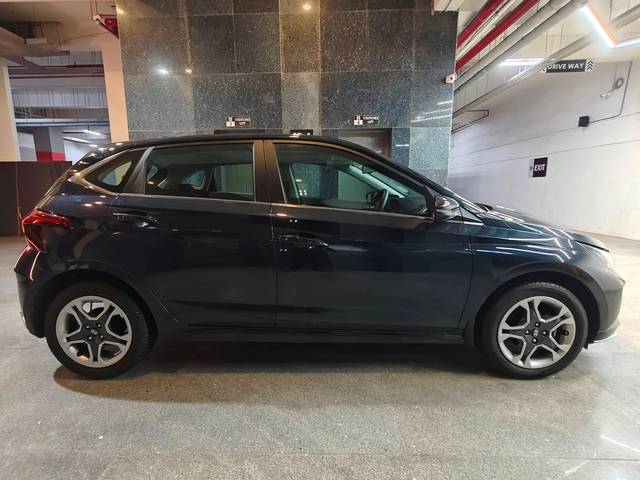 https://images10.gaadi.com/usedcar_image/4628550/original/processed_c81f0583e0a720b155e68243448b53a2.jpg?imwidth=6401