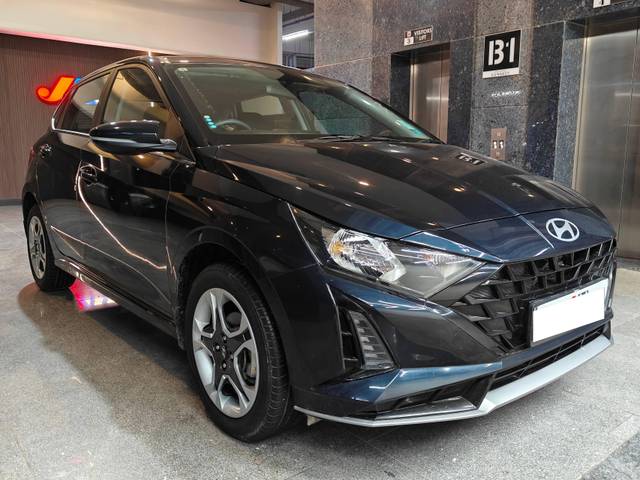 https://images10.gaadi.com/usedcar_image/4628550/original/processed_f221e31af6e1df4dccab32fbd3a103cb.jpg?imwidth=6400