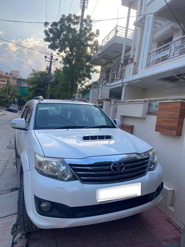 https://images10.gaadi.com/usedcar_image/4628564/original/processed_processed_412e1342-7e42-41c3-8a36-292c0d965ba1.jpg?imwidth=6401
