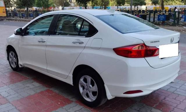 https://images10.gaadi.com/usedcar_image/4628566/original/processed_b2733806-d10e-4377-8d59-6b3ec20518d2.jpeg?imwidth=6402