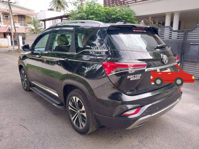https://images10.gaadi.com/usedcar_image/4628601/original/processed_9aaef50f-436d-4d74-b21e-715def4c5255.jpg?imwidth=6402