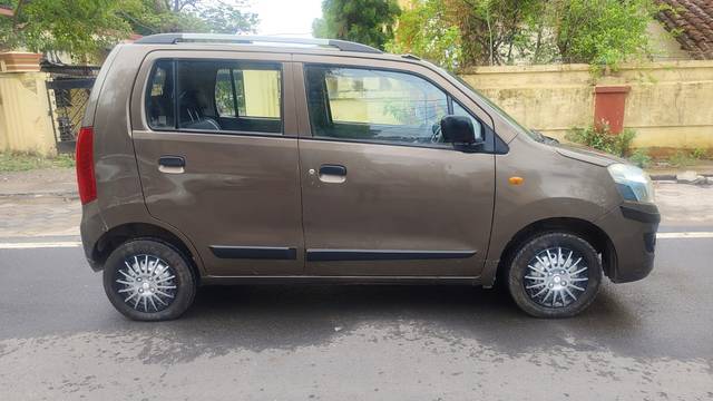 https://images10.gaadi.com/usedcar_image/4628605/original/f2cb1210f9cb4815a1f78bfb6b6d3f34.jpg?imwidth=6401