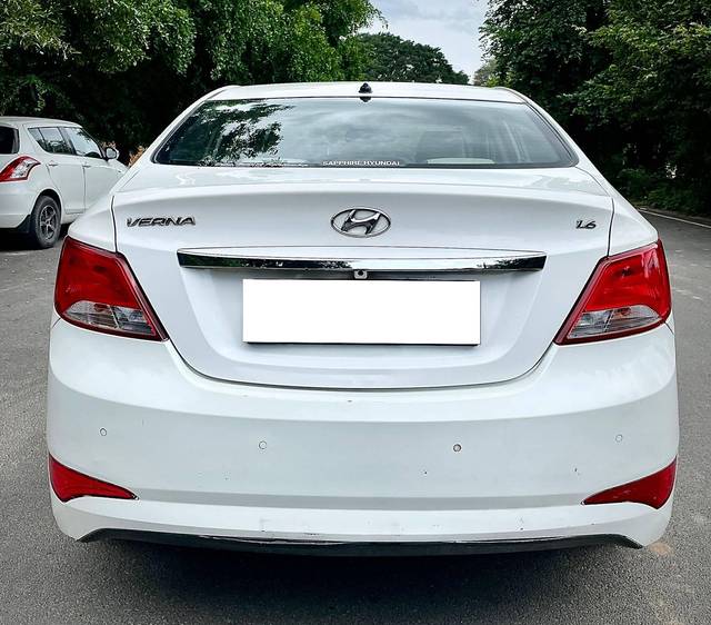 https://images10.gaadi.com/usedcar_image/4628609/original/processed_e501c02c28c56b835e0dcec06f182edf.jpg?imwidth=6402