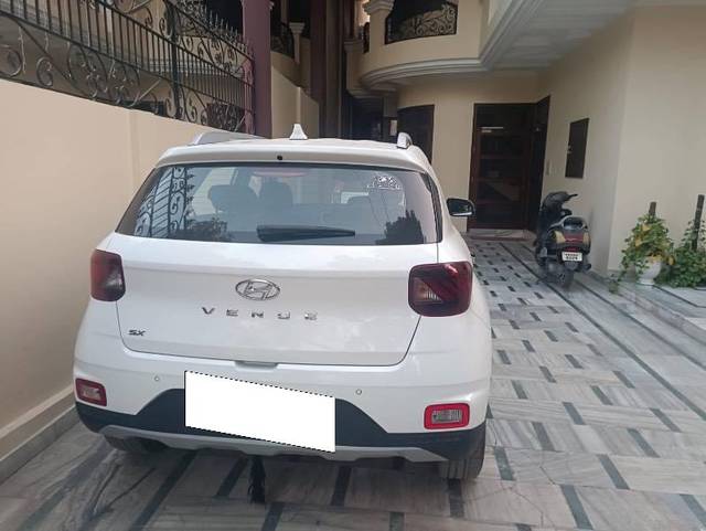 https://images10.gaadi.com/usedcar_image/4628644/original/processed_c10f65f4-db7b-4dd0-92ce-e79560acbc09.jpeg?imwidth=6401