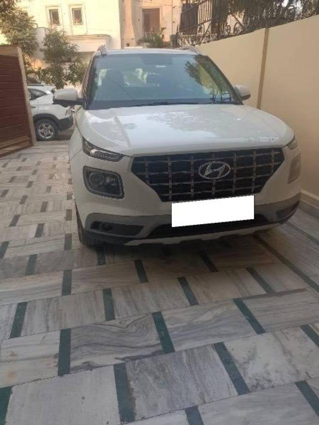 https://images10.gaadi.com/usedcar_image/4628644/original/processed_fbc7607c-4c0e-407c-8fe9-d1f7ce6ed158.jpeg?imwidth=6400